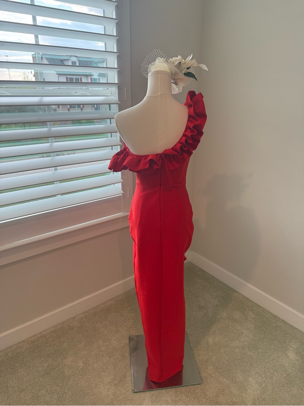 Red Ruffle Detail Bodycon Dress - Picture 7 of 8